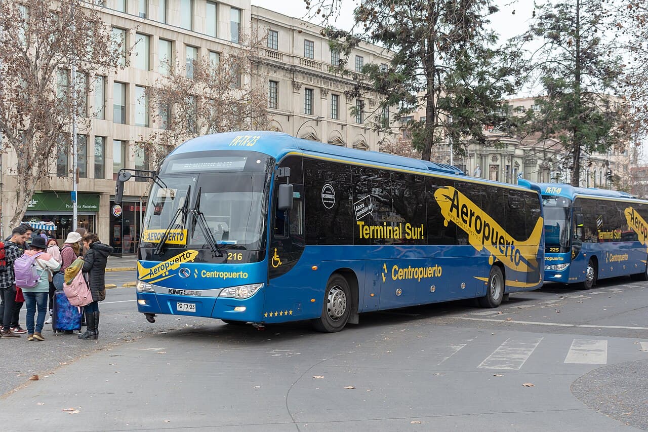 Two Centropuerto airport buses at Los Héroes in Santiago in August 2023
