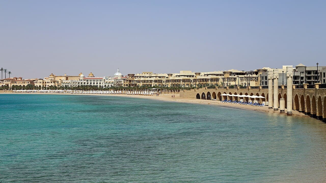 The coast at Sahl Hasheesh, photographed in 2014