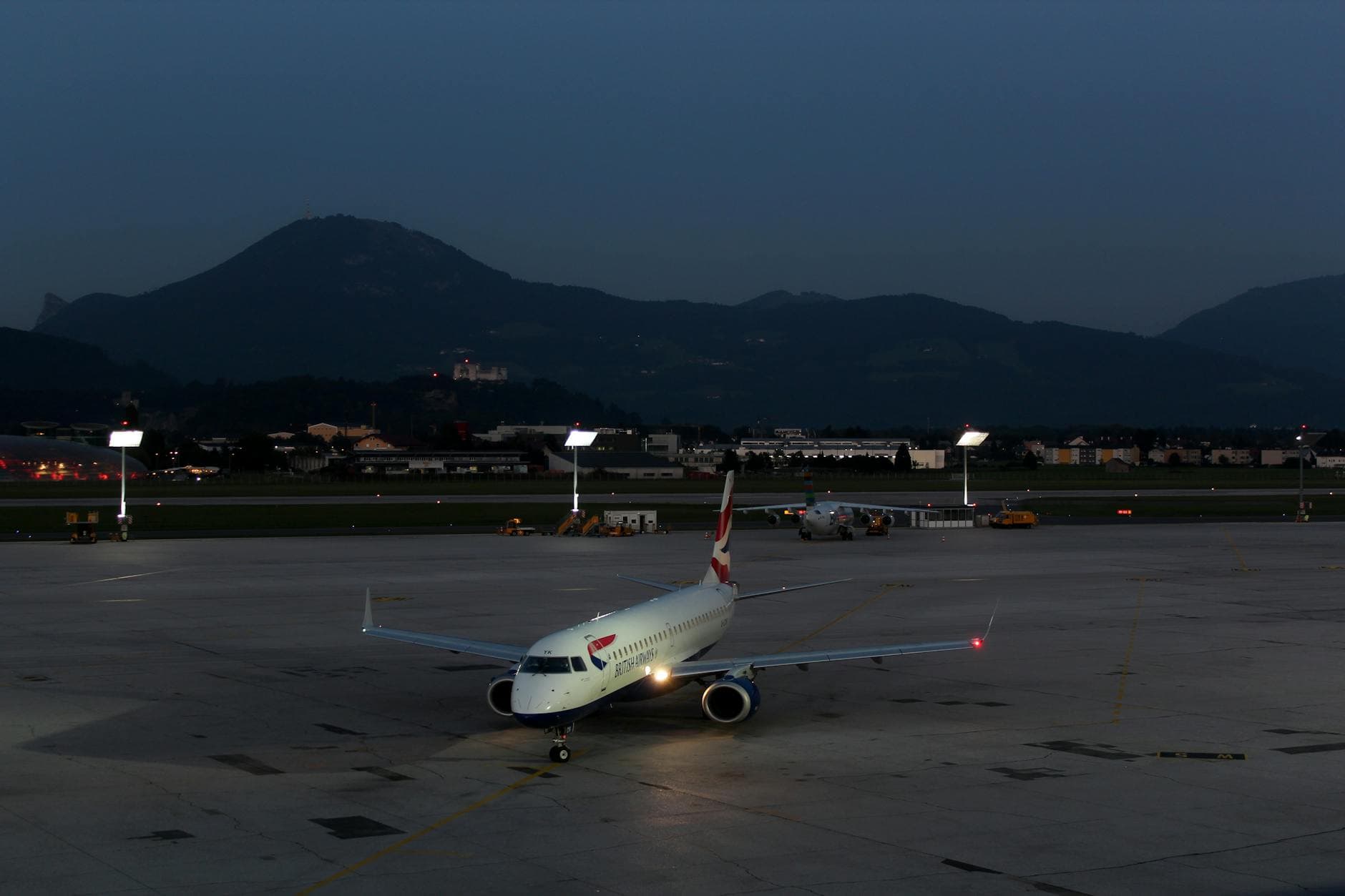 ザルツブルク空港送迎:タクシー vs シャトル vs プライベートカー