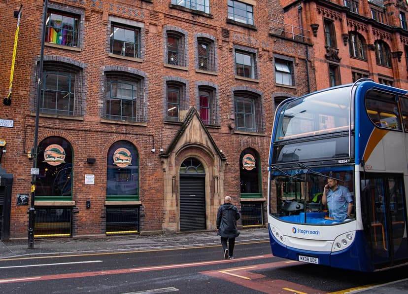 Cheap Bus Tickets from Manchester Airport to Leeds - Save