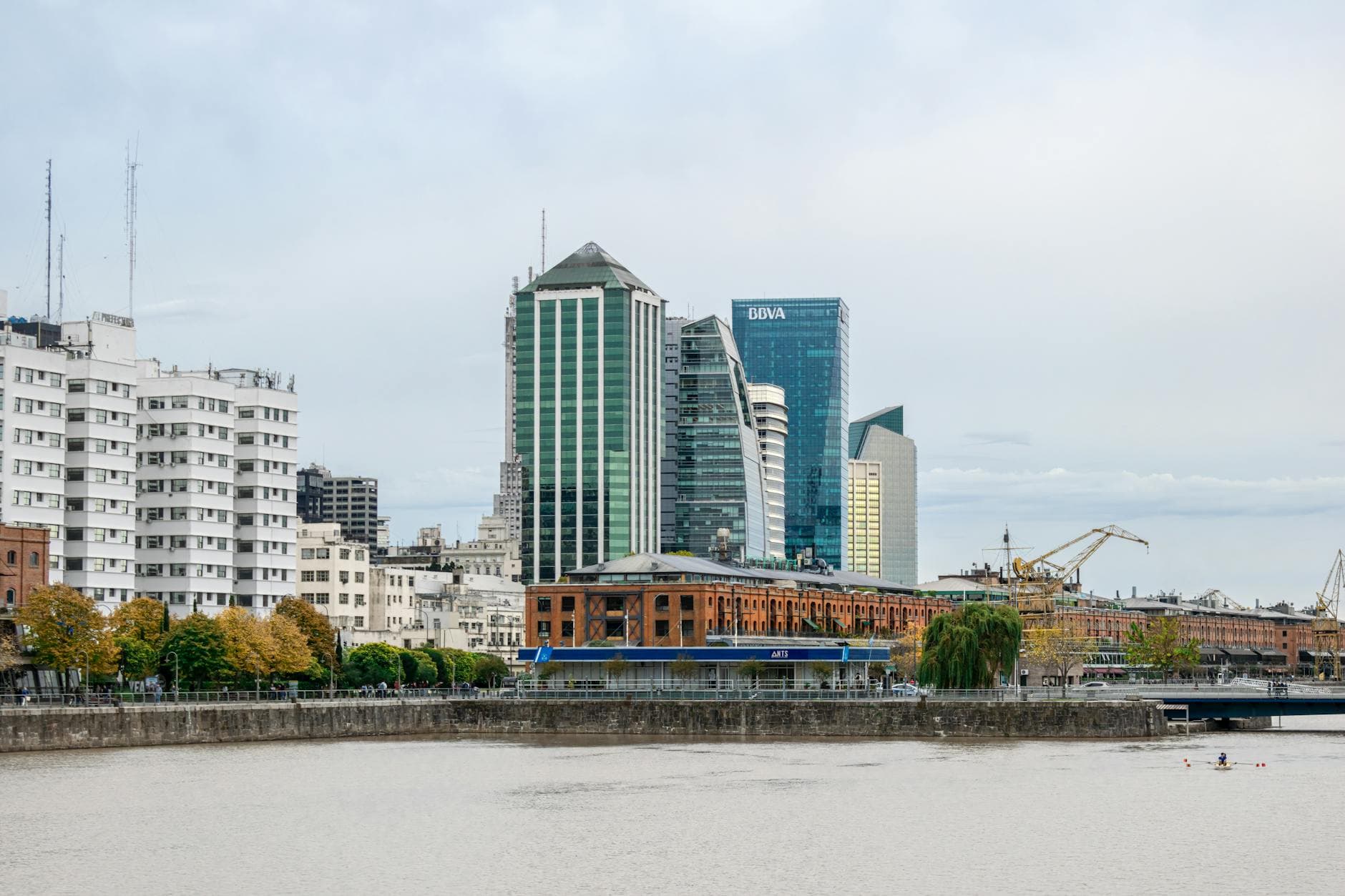 מנמל השייט למרכז העיר בואנוס איירס - מרכז עיר קל