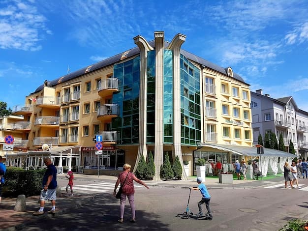 DoubleTree by Hilton Luxembourg - Luxury Hotel in