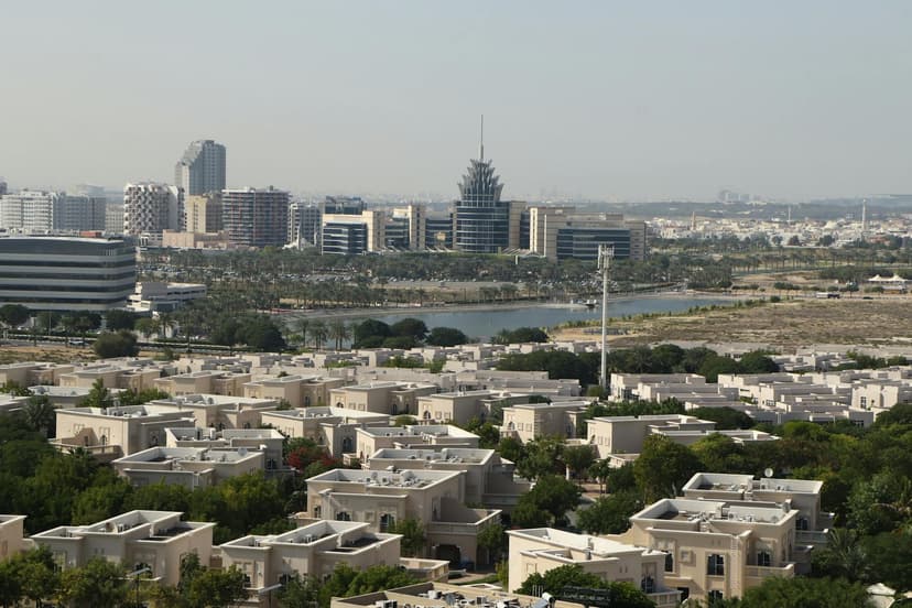 Dubai Family Transfers: Car Seats & Luggage