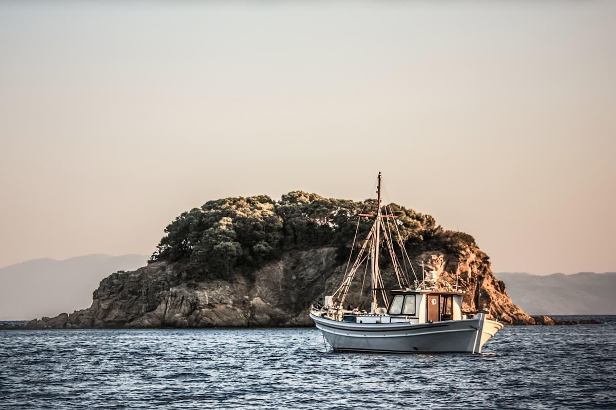 Greece Yacht Charter: The Art of Exploring the Aegean by Sea