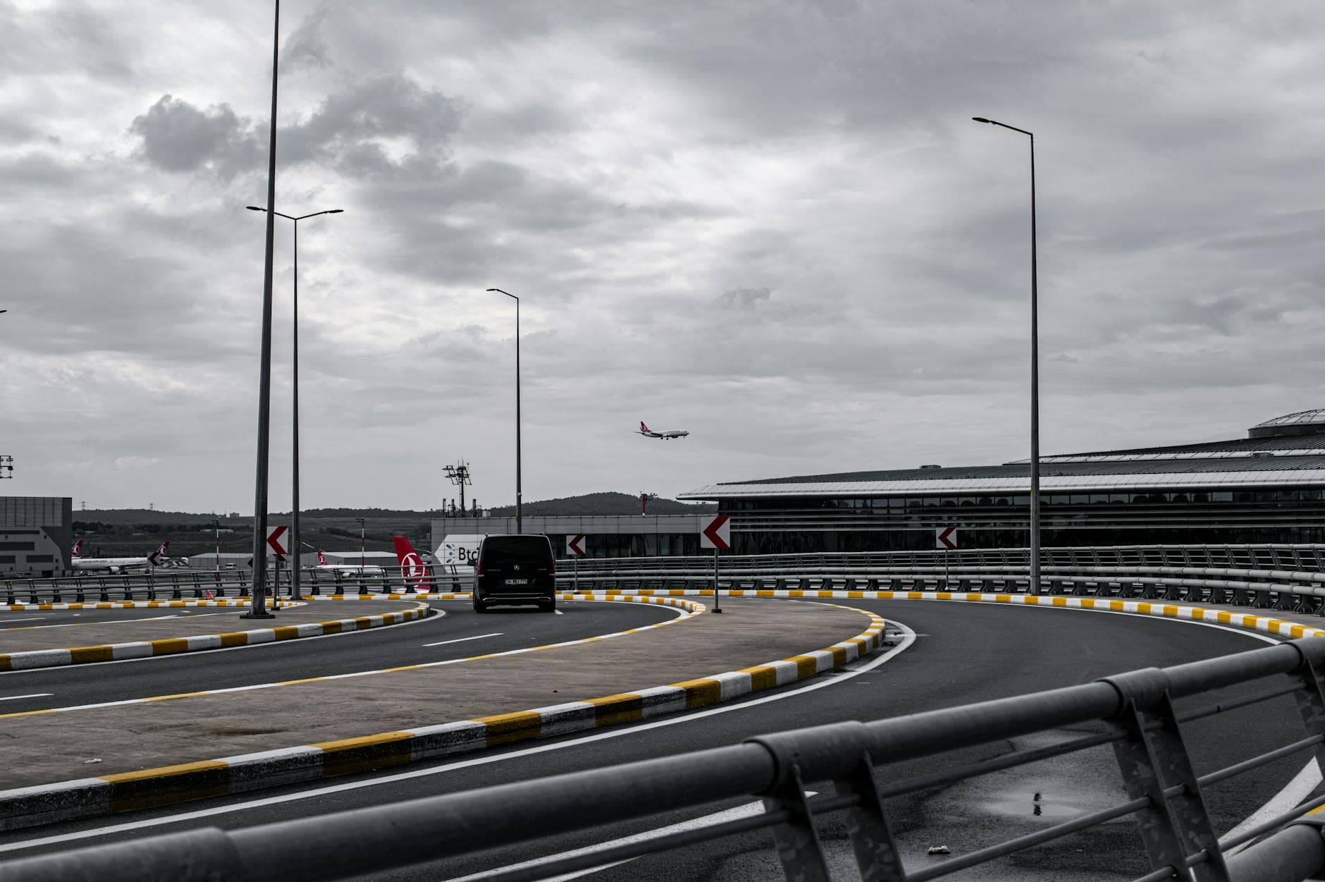 Istanbul Airport Night Transfers: Safety & Prices