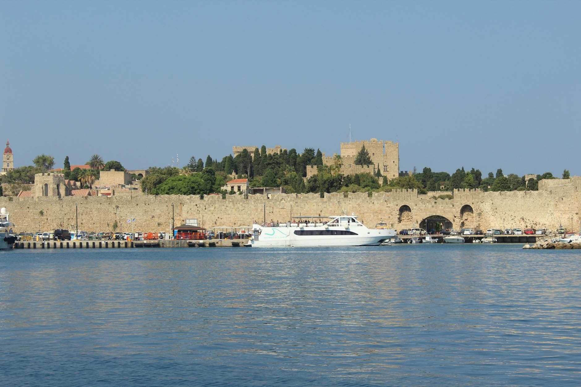 رودس: وسائل النقل العام مقابل النقل الخاص