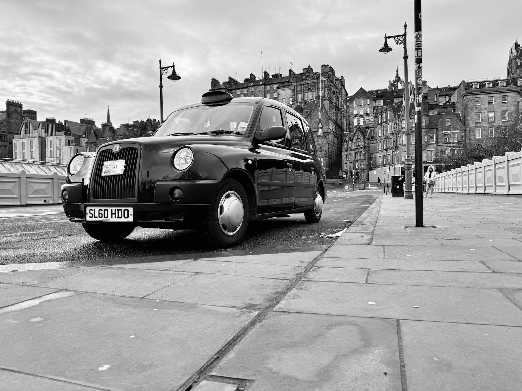 爱丁堡机场:火车 vs 出租车 - 最佳选择?