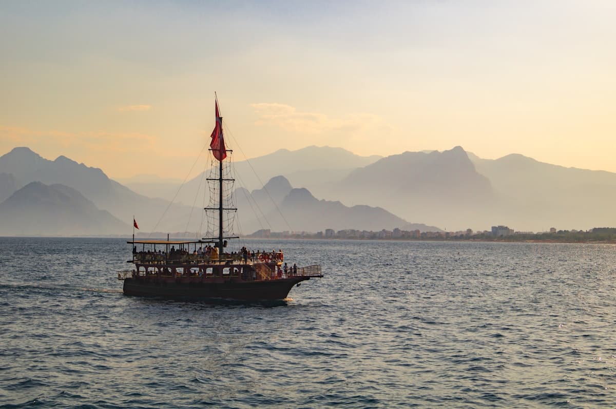 Yacht Charter in Antalya: What to Expect When You Book Through Limancepte