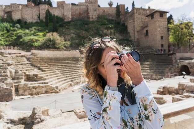 Experiencing Granada's Culture: Flamenco, tapas, and Moorish influences in daily life