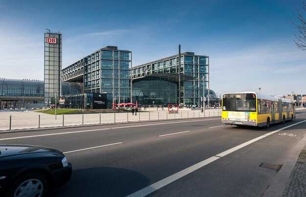 Amsterdam Airport to City Center and Back – Train, Bus, and Taxi Options