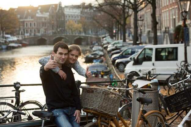 Guide till Amsterdams transporter – Hur man tar sig runt i staden effektivt