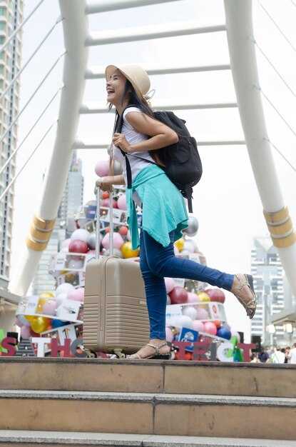 Best and Worst Ways to Get from HKG Airport to Hong Kong Disneyland