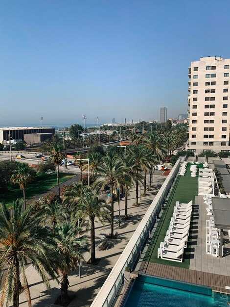 Amenities & On-Site Dining