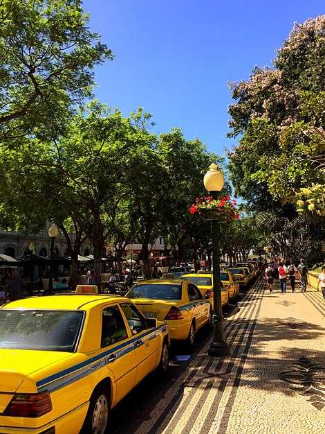 A step-by-step guide to pre-booking a Cartagena taxi online