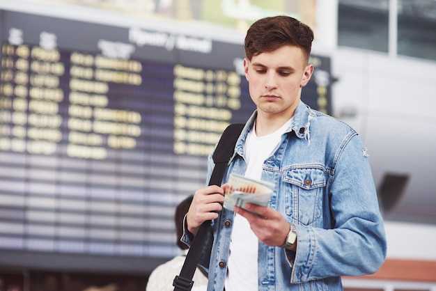 旅行者のヒント：信頼性、安全性、夜間サービス、およびタクシーやシャトルのような代替手段
