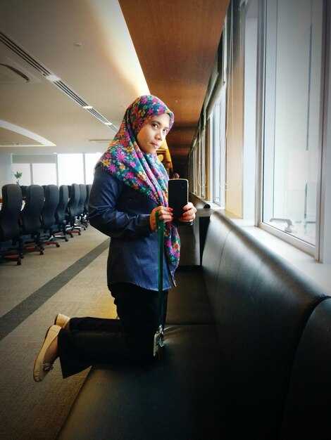 Official taxi: pickup location, meters, and typical travel time to downtown