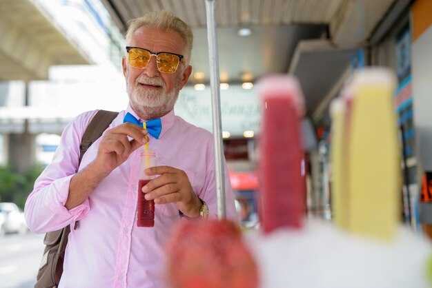 Smart Savings Plan: Return Tickets, Off-Peak Travel, and Luggage Tips