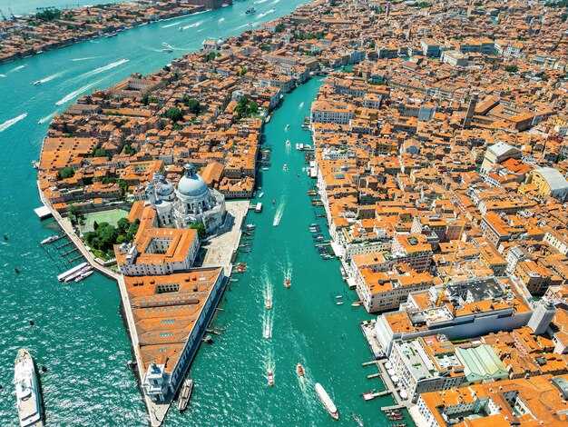 Do Aeroporto Marco Polo de Veneza ao Centro da Cidade de Táxi Aquático – Como Chegar Lá
