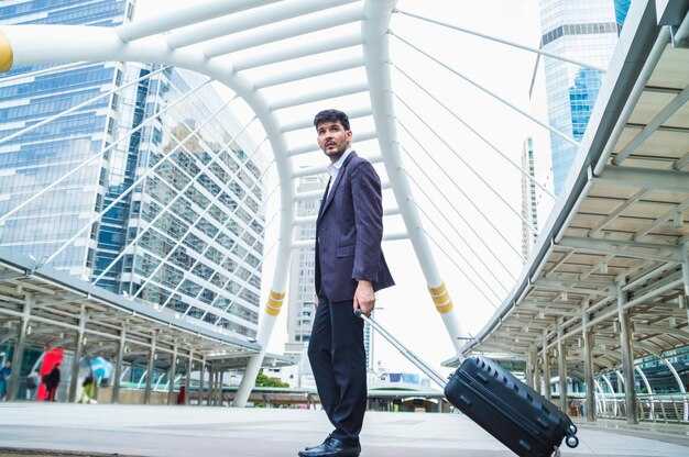 How to Get from Abu Dhabi to Sharjah Airport – Quickest Routes and Travel Tips