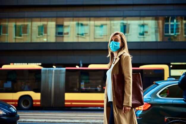 Return tickets and discounts: saving on airport-to-city-center travel