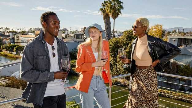 Nearby dining and attractions: places to eat and things to do around Constitution Hill