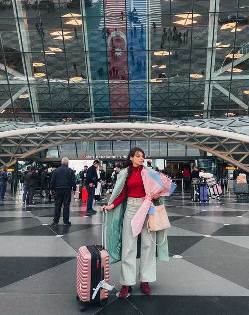 Dining options by terminal: standout dishes, price ranges, and hours