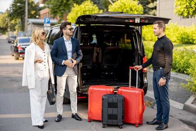 What’s included in the Naples Airport taxi service: meet-and-greet, luggage, and waiting time