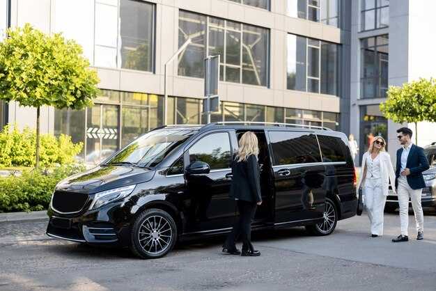 Private Luxury Minicab from London Heathrow Airport TW6 to Cheltenham GL50 | Chauffeur Service