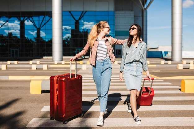On-arrival pickup: meet-and-greet spots, signage, and luggage guidance