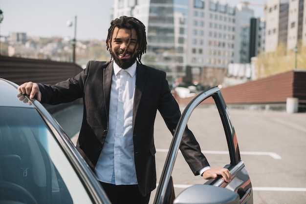 Airport pickup, hotel transfer, and city-center drop-off options in Abu Dhabi