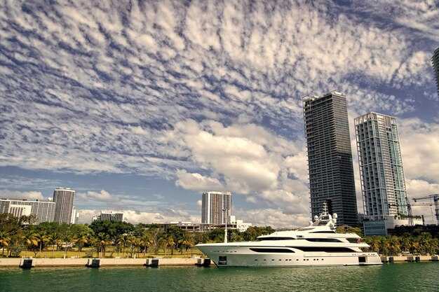 Getting around: parking, transit access, and nearby attractions near Sailport