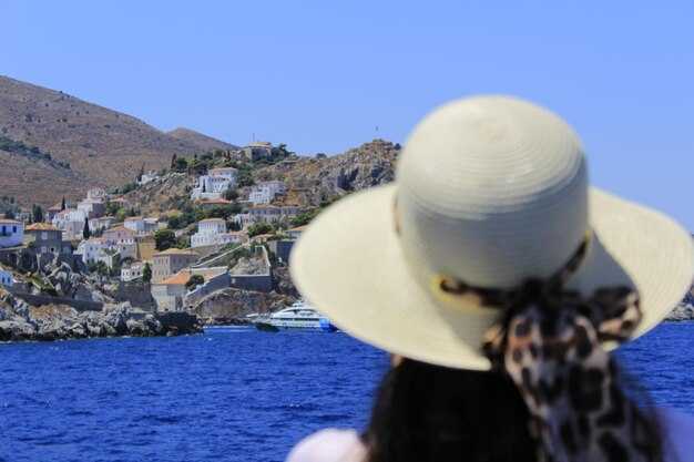 Santorini Port to Fira Taxi – Private Transfers, Rates & Tips