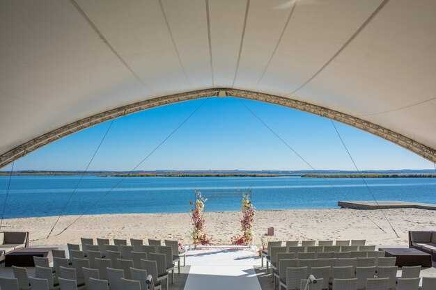 Where to get local SIM cards and reliable Wi-Fi at the airport