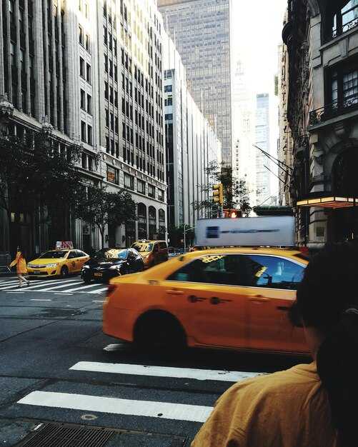 Where to hail a taxi in NYC: streets, stands, and peak hours
