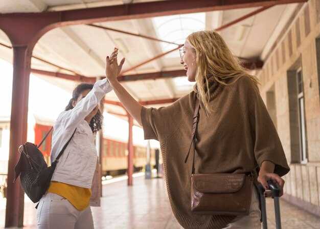 Aerobus to Plaça de Catalunya + L3 Metro to Sants Estació