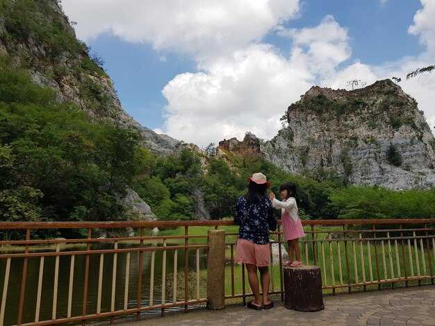 Practical Logistics: Ferry Schedules, Ticketing, Luggage, and Budget Tips