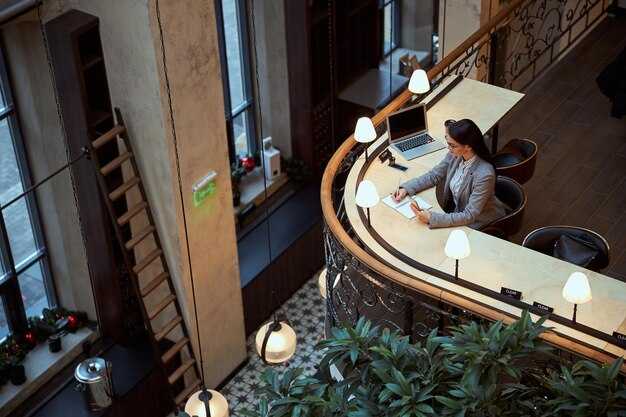 Why Hotel Lobbies Have Become the New Workplace – Hybrid Work Trends
