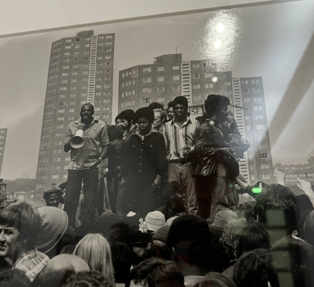 Objevování fotografické podstaty Británie 80. let v Tate Britain