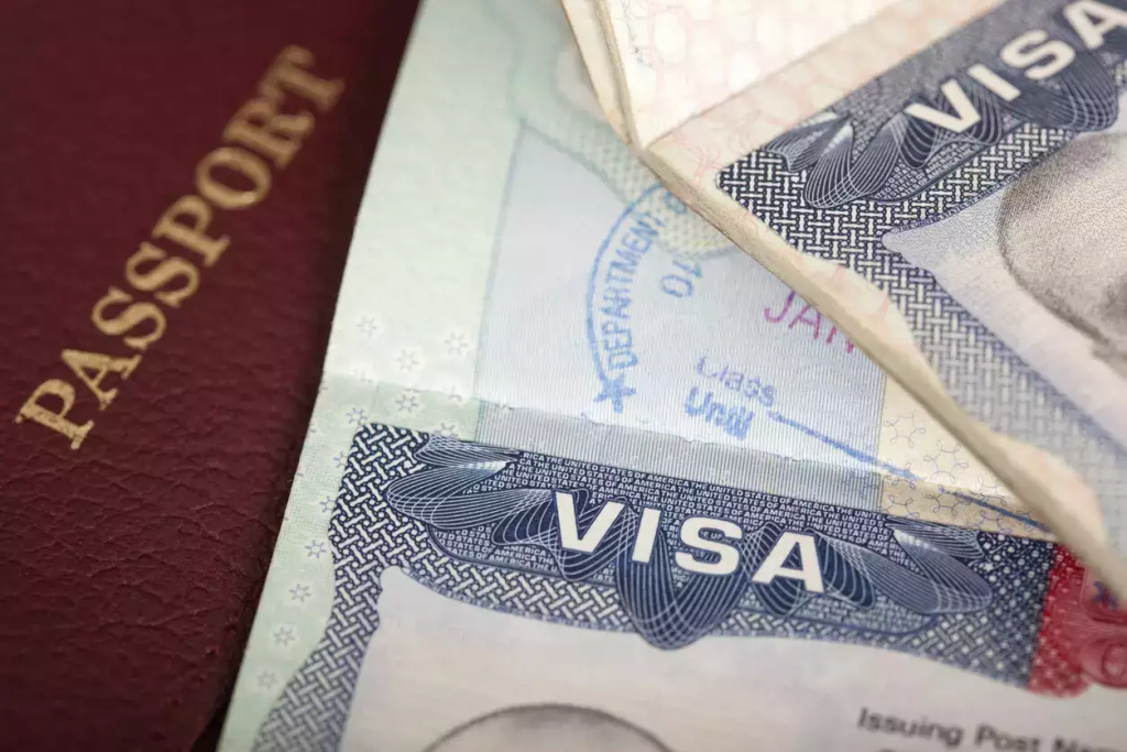 Nové vízové předpisy USA představují pro indické studenty problém