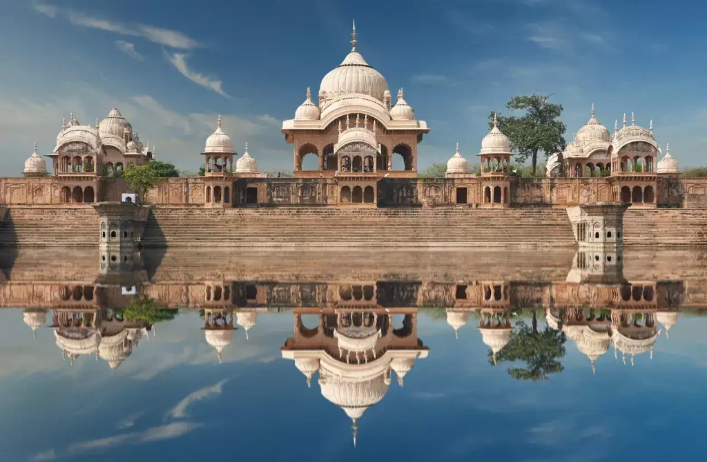 La restauración ecológica de las colinas de Barsana pretende revitalizar el turismo en Mathura
