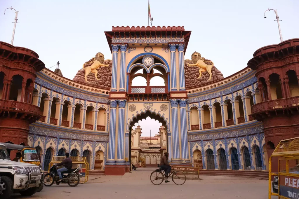 Las puertas de entrada a Ayodhya se convertirán en centros integrales de servicios turísticos