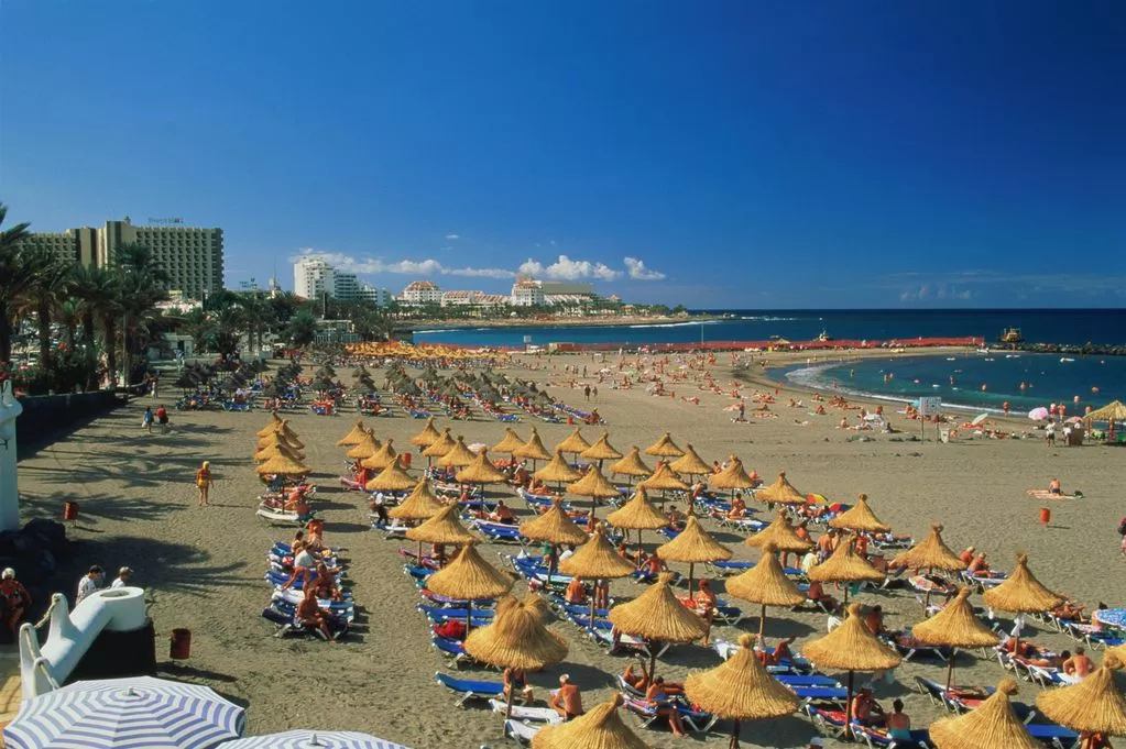 Canary Islands Tourism Faces Challenges Amid Declining Bookings