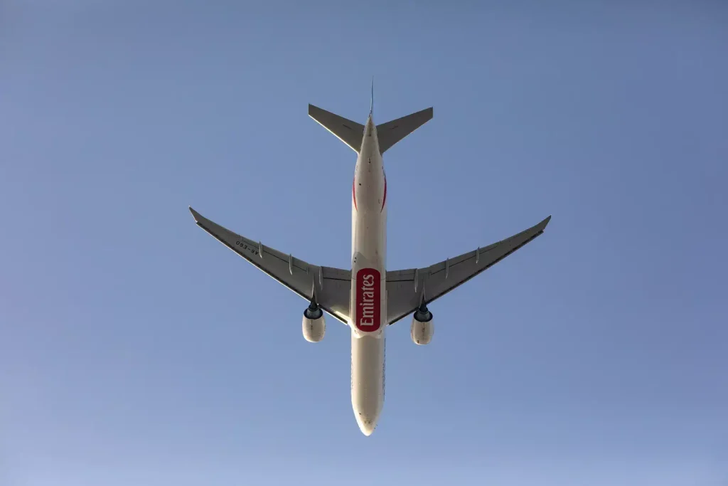 Emirates Airlines in Talks to Introduce SpaceX’s Starlink Technology on Flights