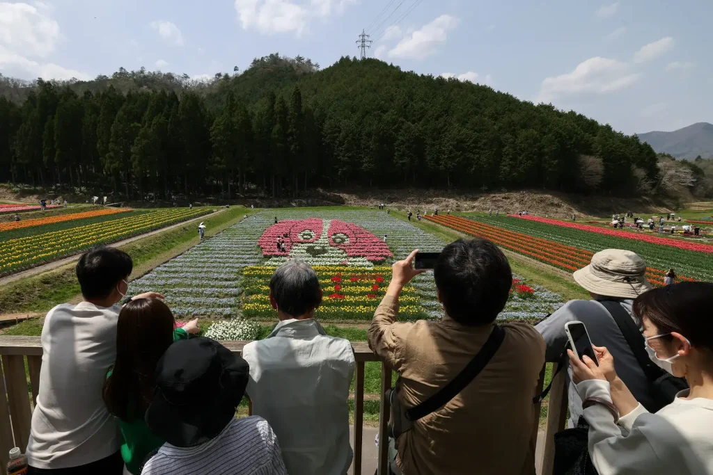Japan Experiences Record Tourist Influx in April 2023
