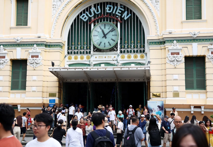 Surge in Tourist Numbers During Public Holidays Reflects Thriving Travel Sector