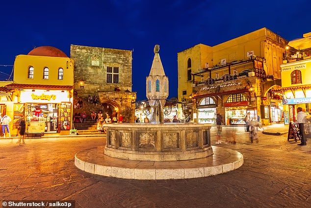 Overpricing Issues at a Popular Tourist Venue in Greece