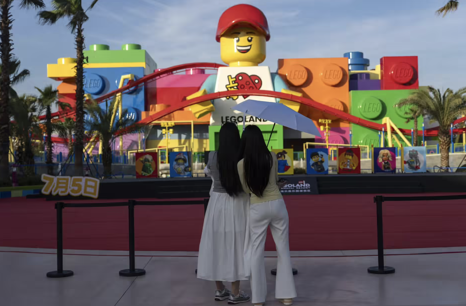 Shanghai Unveils the World’s Largest Legoland Resort