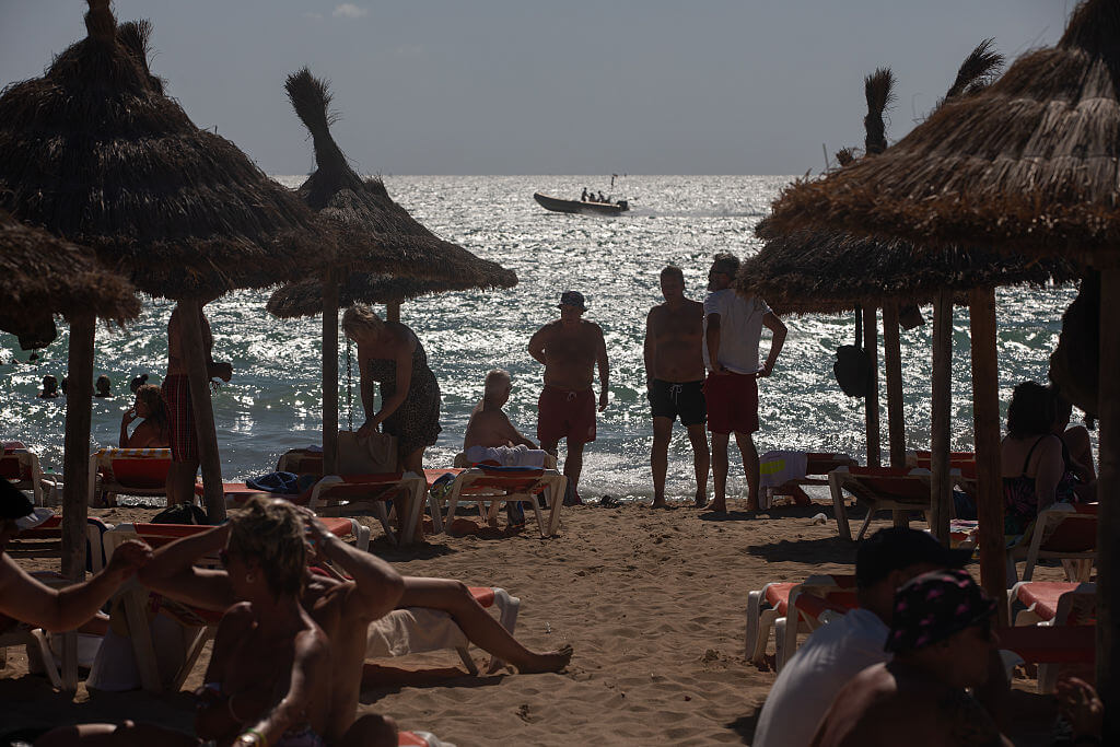 EU Considers Visa Restrictions and Diplomatic Movement Limits for Russian Visitors Amidst Rising Travel Numbers
