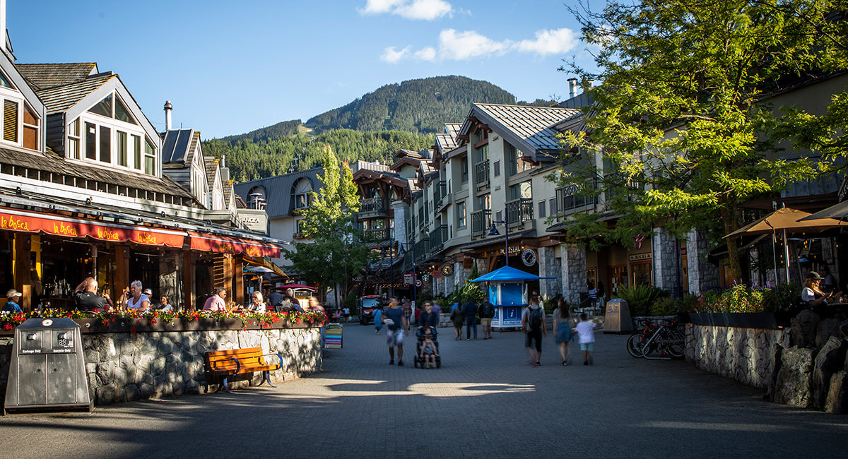 La storia della scuola Myrtle Philip e degli incontri con gli orsi durante i primi anni di Whistler Village