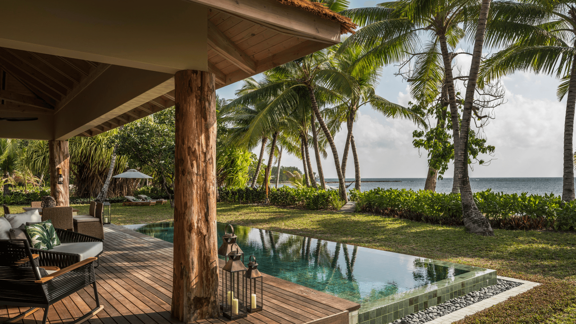 Vietä juhlava sesonki Four Seasons Resort Seychellesissa Desroches-saarella trooppisella tunnelmalla